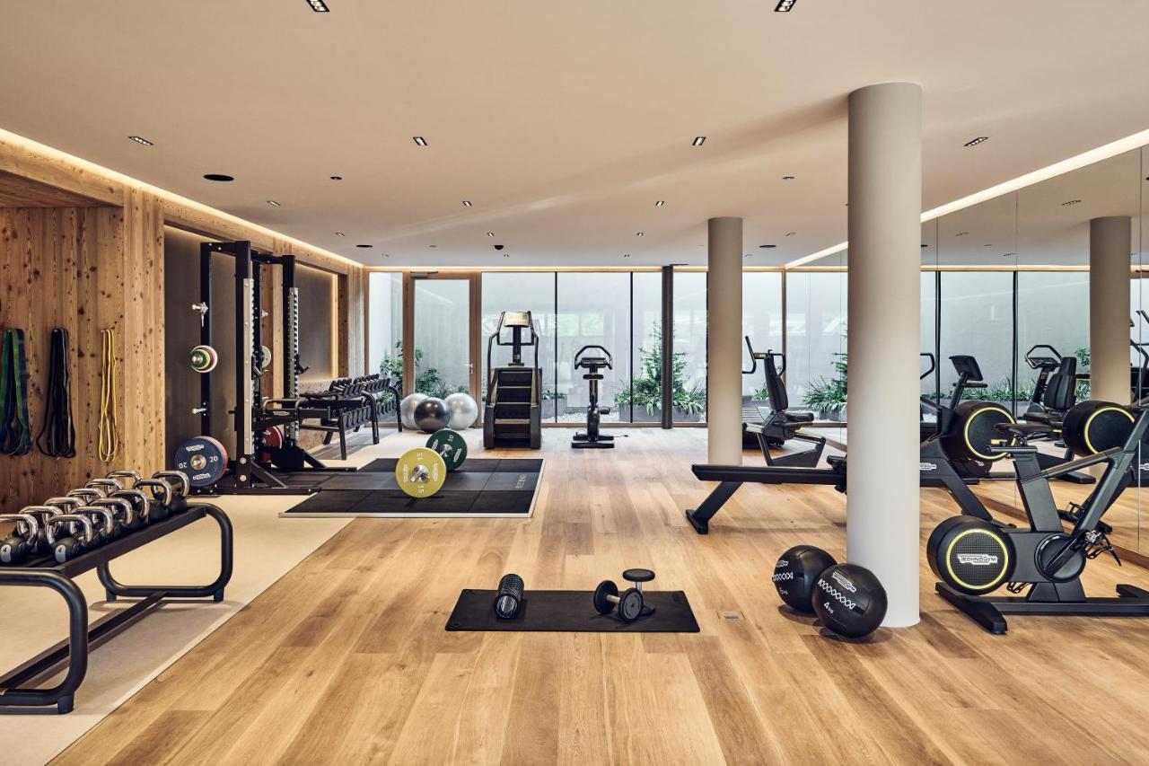 Falkensteiner Hotel Kronplatz - The Leading Hotels Of The World (Adults Only) Riscone Exterior photo A gym in the UK
