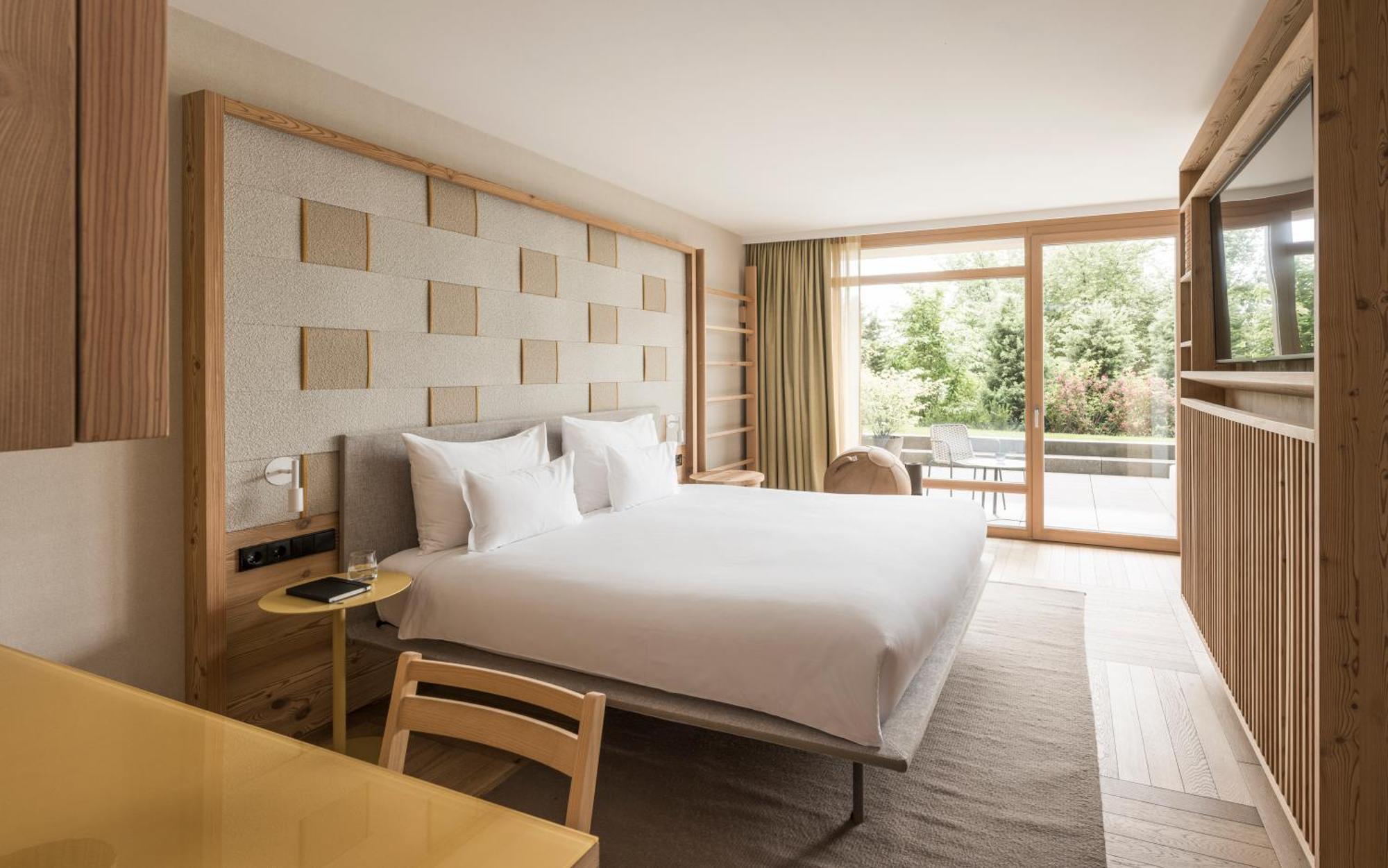 Falkensteiner Hotel Kronplatz - The Leading Hotels Of The World (Adults Only) Riscone Exterior photo A room at the hotel