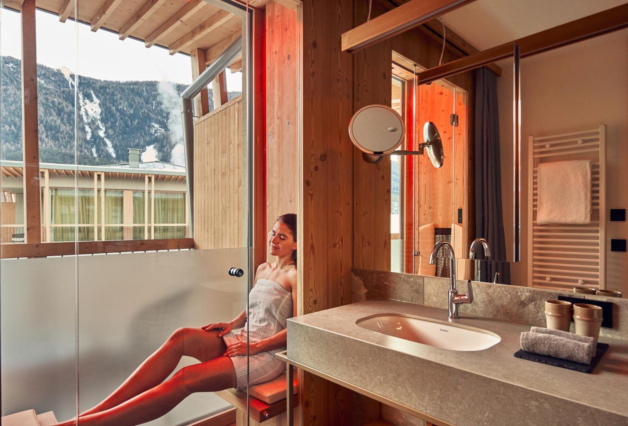 Falkensteiner Hotel Kronplatz - The Leading Hotels Of The World (Adults Only) Riscone Room photo A woman in a shower